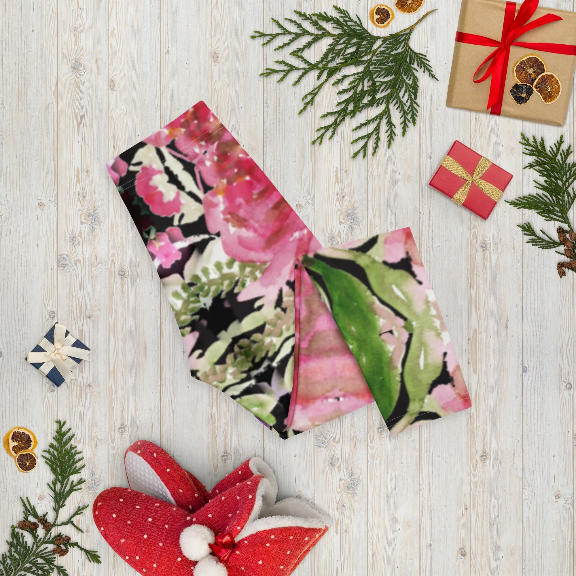 Flower Rose Casual Capri Leggings, Pink Floral Casual Tights Floral Designer Casual 38–40 UPF Capri Leggings Activewear Outfit - Made in USA/EU/MX (US Size: XS-XL)